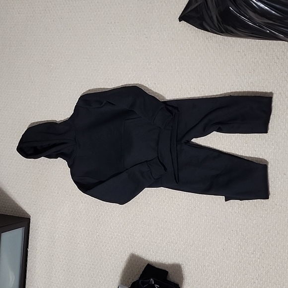 Black tracksuit. - Picture 1 of 3